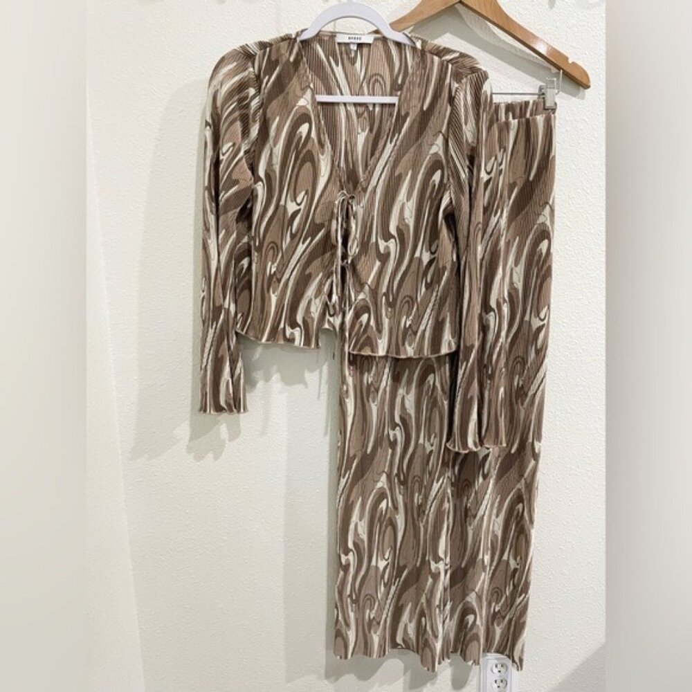 Anthropologie Boho Mod Swirl Pattern Set Feminine… - image 1